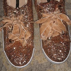 Cute comfy glitter lace up never worn